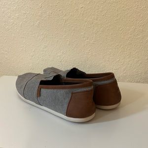 TOMS Mens grey slip ons  (Size 11)